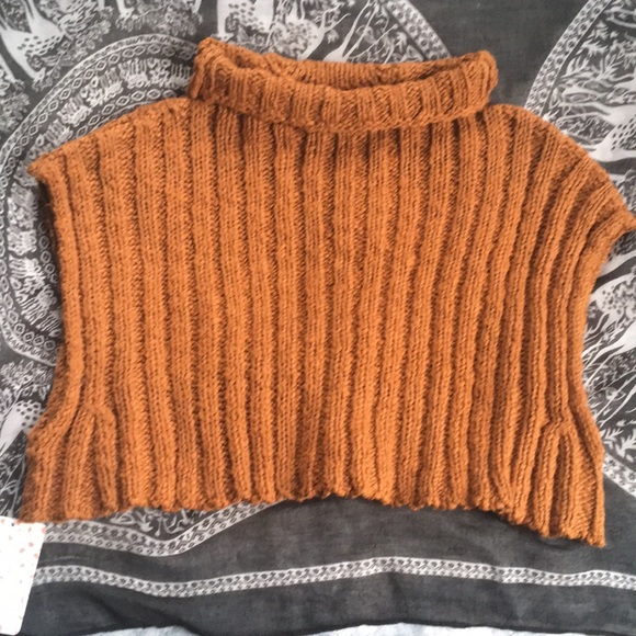 Free People Cropped Twisted Cable Sweater - Picture 4 of 5